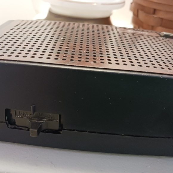 Vintage General Electric (GE) Clock Radio - Picture 8 of 8